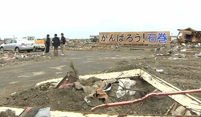 2011年、震災の発生からわずか1カ月後に「がんばろう！石巻」の看板は立った