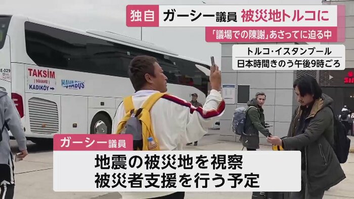 トルコに到着し、自撮りをしながら歩くガーシー氏(日本時間5日午後9時頃)