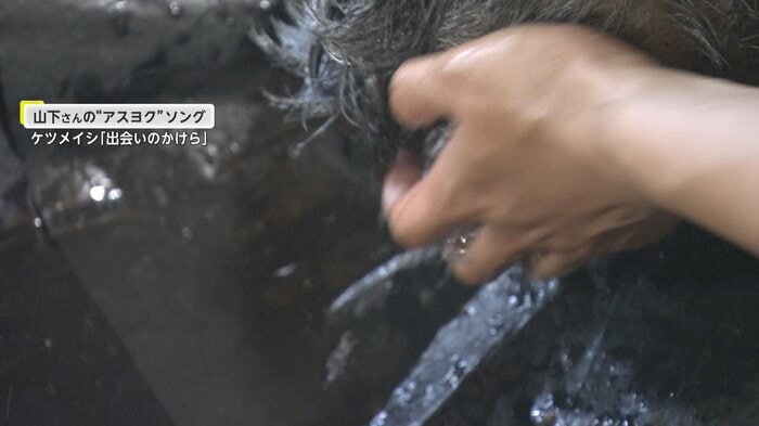 頭皮マッサージで表情が和らぐ効果も