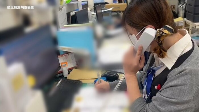 発熱外来の電話受付に診察希望の患者が殺到している
