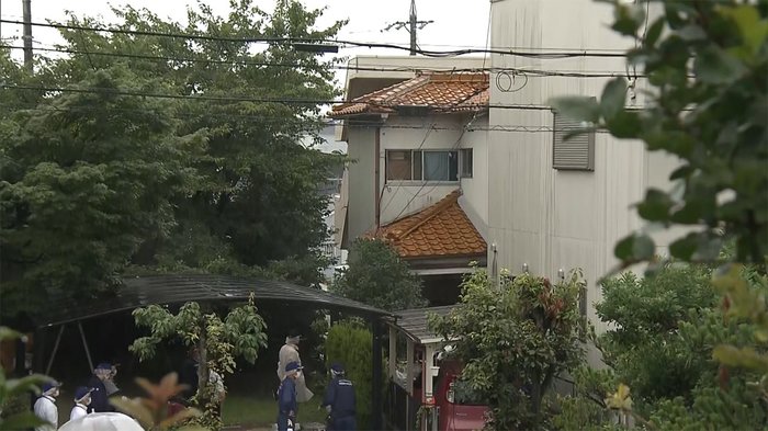 息子が父親殺害し自殺か 「息子が包丁で刺した」
