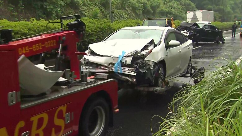 横浜市で8台絡む事故　無免許運転の17歳少年をひき逃げ容疑で逮捕　5人軽傷｜FNNプライムオンライン