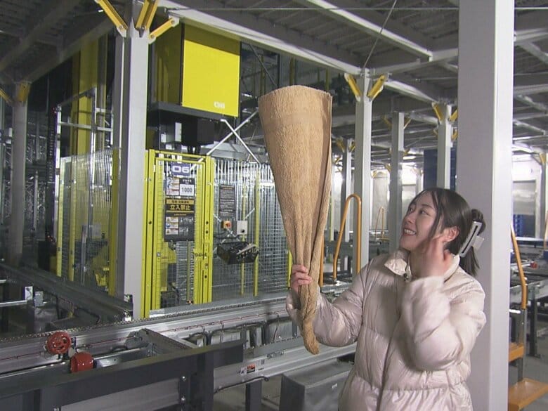 完全自動システムで運用…マイナス25度で冷凍食品を保管する次世代倉庫が誕生 約7千平方mの広さを10人程で｜FNNプライムオンライン