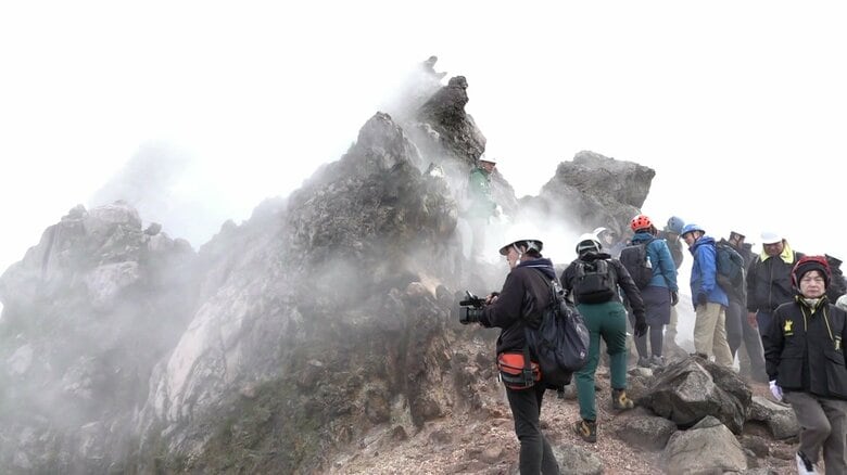 「登れる活火山」になれるのか 雲仙・普賢岳の噴火から35年「平成新山」一般登山に向けて調査開始 “登りたい”需要とリスクの狭間で火山と共に生きる新たな可能性は<br />|FNNプライムオンライン