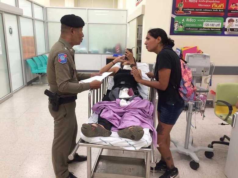 病院に運ばれ手当を受けるスペイン人女性(タイ・カンチャナブリ県)