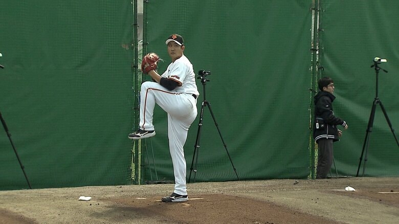 春季キャンプ中、ブルペンに一番乗りする菅野智之