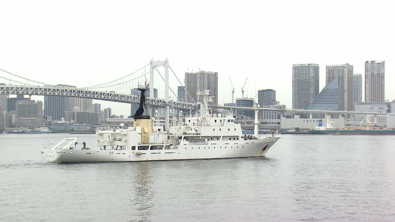 出港する「啓風丸」