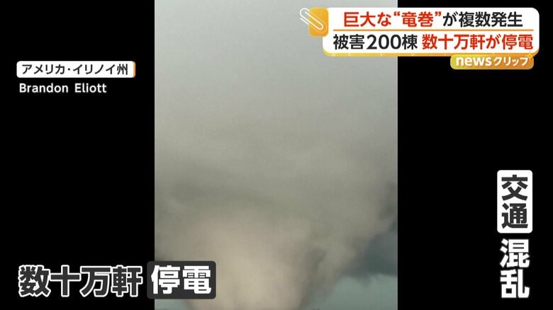 数十万軒が停電し、飛行機のキャンセルも相次ぐなど交通も混乱した