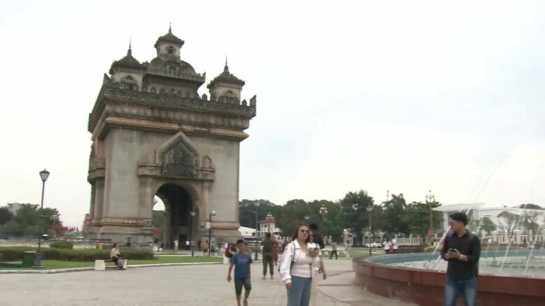 ラオスを代表する名所のひとつ 「凱旋門」