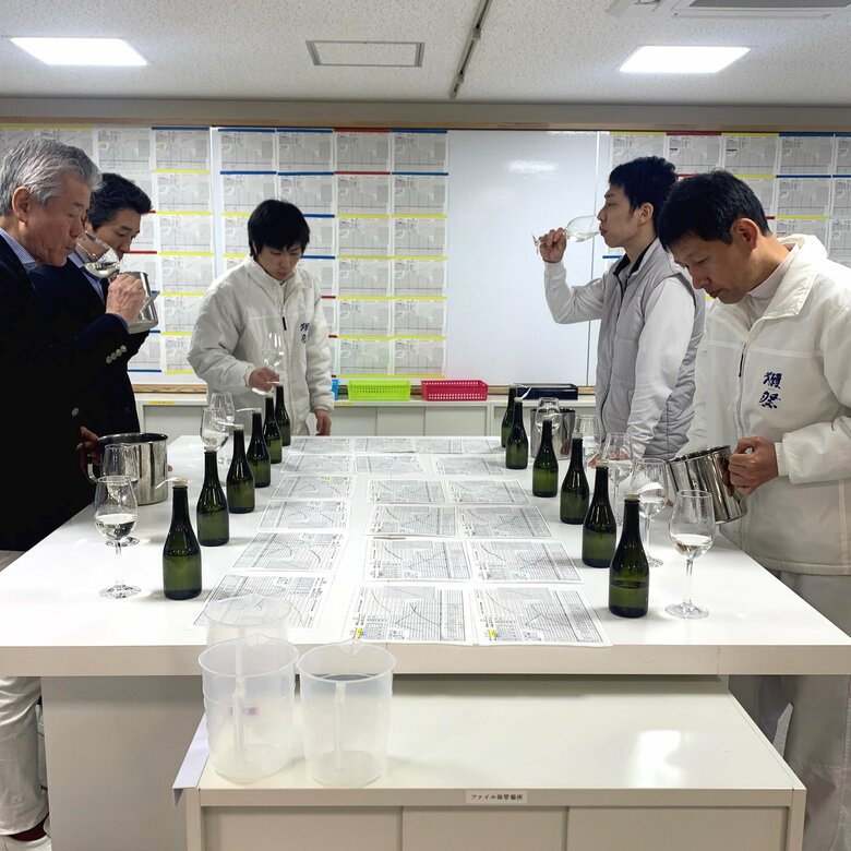 「獺祭」のテイスティング（提供：旭酒造）