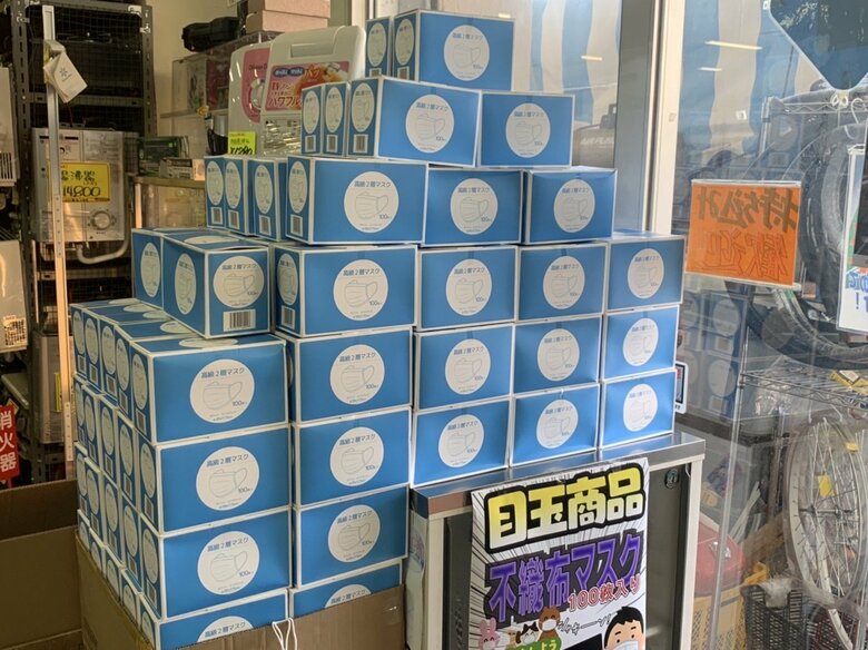 店頭に並ぶマスク（提供：再販）