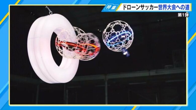 フィールドプレイヤーは相手ストライカーからゴールを守る