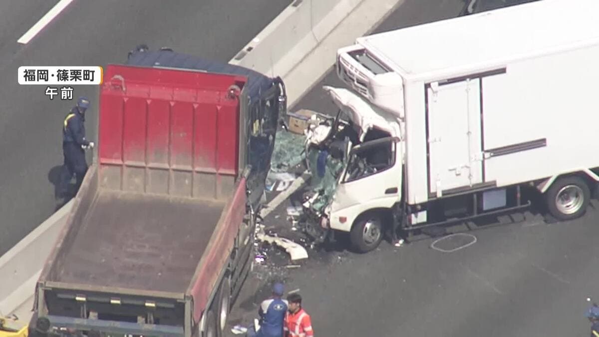 逆走したダンプカーがトラックと正面衝突 ともに運転席付近が大破