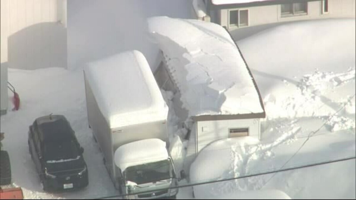 Quot ドカ雪 Quot 北海道 雪の重みで屋根心配 歩道歩けず車道に小学生 雪庇落下 事故から身を守るには Fnnプライムオンライン