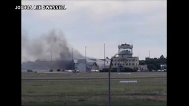 オーストラリアで小型機が格納庫に墜落、日本人訓練生ら2人死亡、10人重軽傷