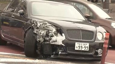 高級車「ベントレー」が停車の車列に追突　7台絡む玉突き事故　運転手は高級車を乗り捨て…
