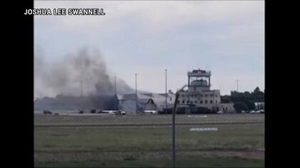 オーストラリアで小型機が格納庫に墜落、日本人訓練生ら2人死亡、10人重軽傷