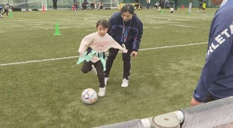 スポーツに親しもう　子どもたちが野球やサッカーなどに触れるイベント　講師は部活動の中高生や有名アスリート