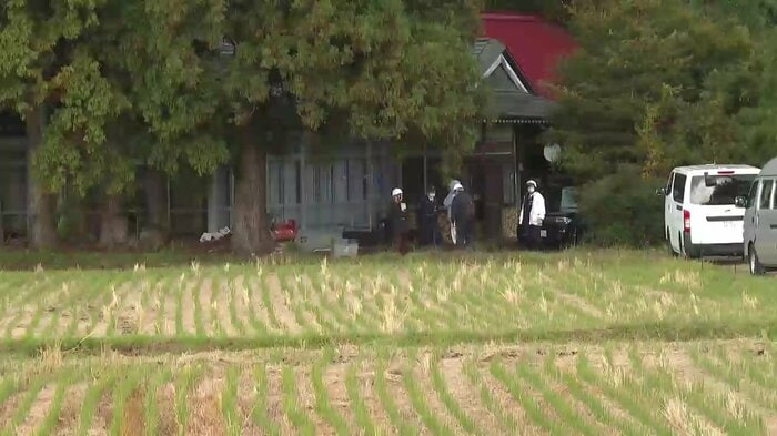 自宅の庭で男性が死亡しているのが発見された