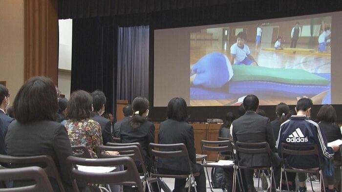 宮城県庁で開かれた説明会 70人ほどのペーパーティーチャーが参加した