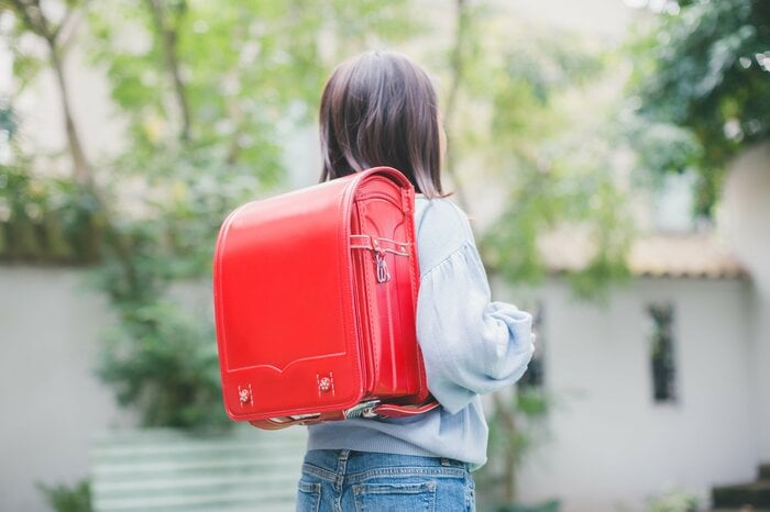 女性は幼少期からADHDの特性が目立ちにくい傾向にある（画像：イメージ）