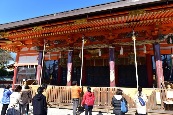 新型コロナ感染拡大前の八坂神社 センサーで鳴る音は鈴の音と同じなのだろうか・・・。