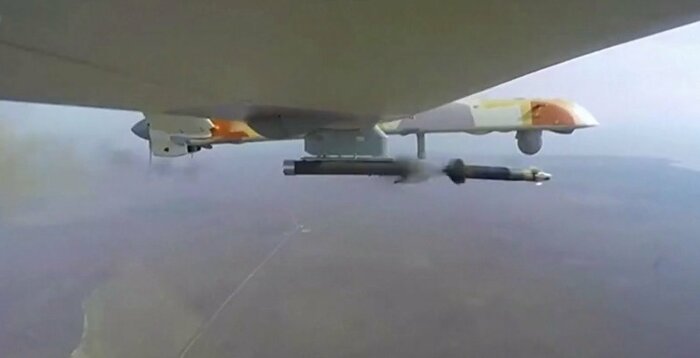 オリオンE型ドローンから発射されるミサイル