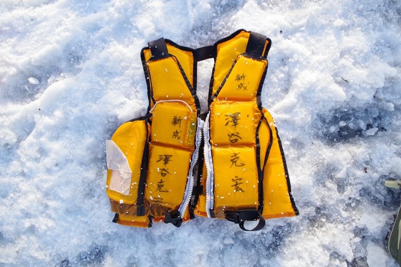 【最新】乗組員の氏名が書かれた救命胴衣見つかる…船体の残骸も_残る3人の乗組員の捜索続く〈北海道せたな町〉｜FNNプライムオンライン