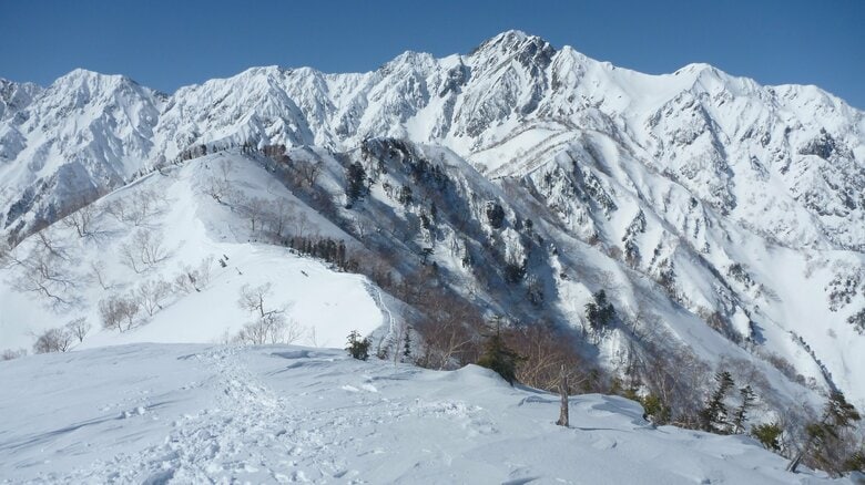 「スキー中に滝の下に落ちた」と消防にメール　バックカントリーでアメリカ国籍の30代男性が滑落、連絡取れず　4人で滑走中に遭難　警察らが捜索開始　北アルプスの五竜岳の麓｜FNNプライムオンライン