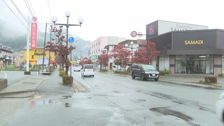 10代男性が意識不明の重体　2人乗りバイクと車3台が絡む事故　バイクのもう1人の10代男性は指の骨折で重傷　長野・下諏訪町｜FNNプライムオンライン