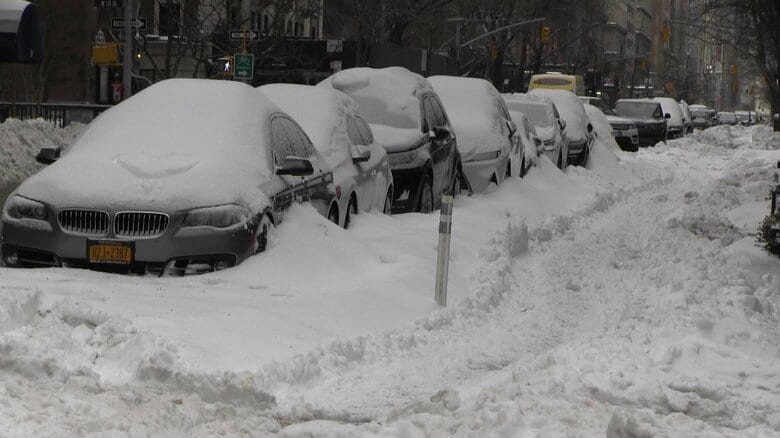 歴史的寒波で少なくとも22人死亡…大雪で5000便欠航し約70万世帯が停電に　ハドソン川も一部凍結　アメリカ｜FNNプライムオンライン