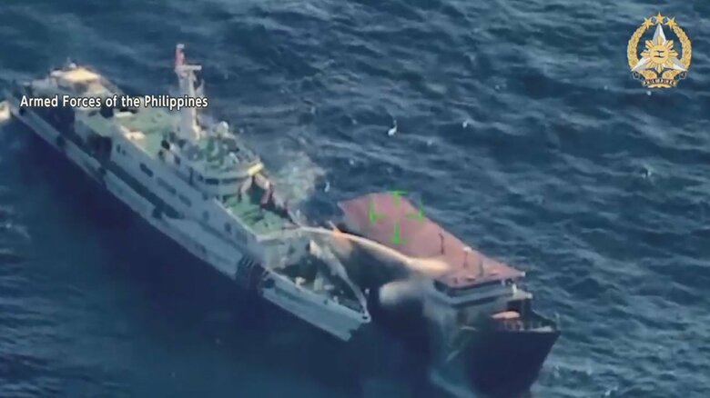 【新映像】中国船が放水しガラス粉々　フィリピン船員は吹き飛び4人軽傷…2隻で“挟み撃ち”も　「容認できない」と退去要求｜FNNプライムオンライン