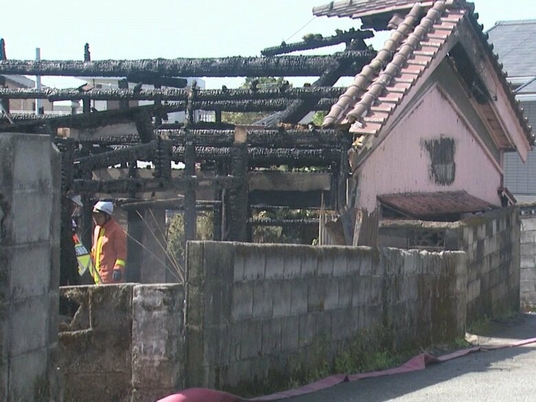住人の60代女性が死亡か…三重県志摩市で住宅が全焼する火事 焼け跡から性別不明の1人の遺体見つかる｜FNNプライムオンライン