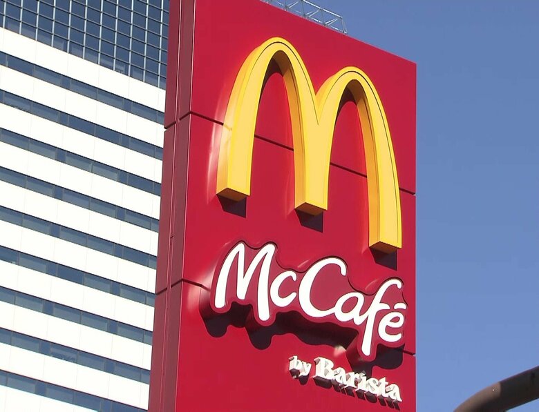 マクドナルドが過去最高益…2024年の全店売り上げ前年比6.6％増の8291億円　平均4％賃上げの方針｜FNNプライムオンライン