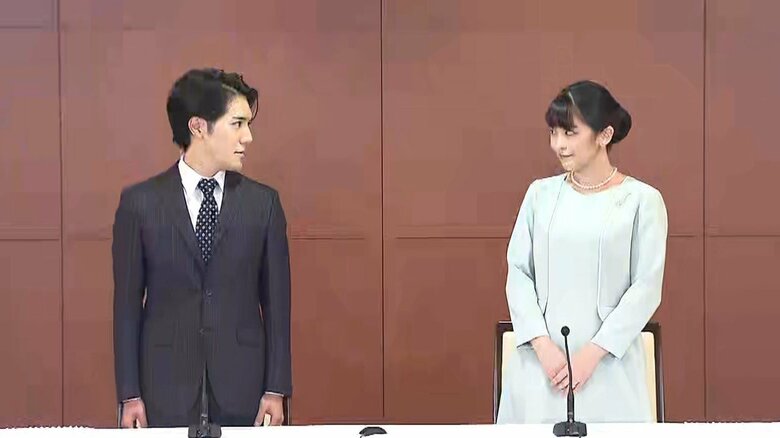 二人揃っての会見に臨む眞子さんと小室さん