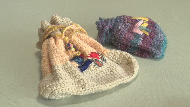 川崎セヨさんが作った巾着袋「同じ色だけでなく、模様を入れないと良くならない」