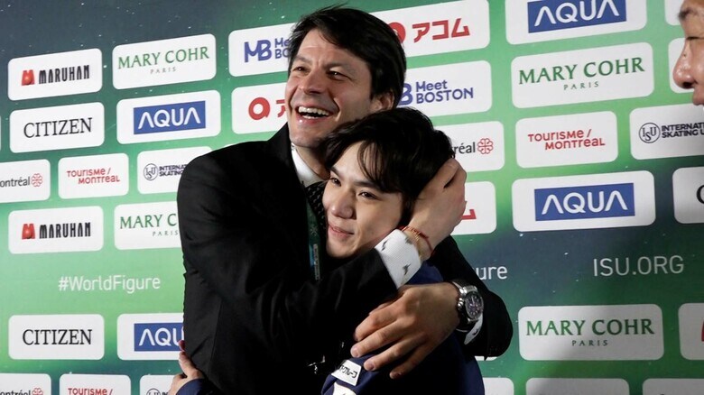 ステファン・ランビエールコーチと記念撮影する宇野