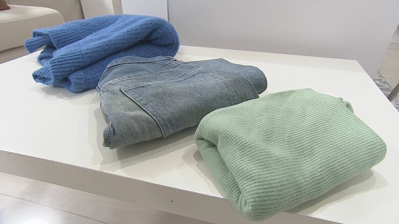 コンパクトにたたんだ冬服