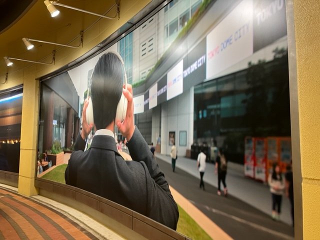 街角にアート作品が突然現れる