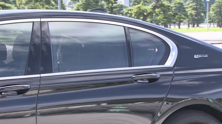 皇居散策を終えたブータンの王女と2人の王子（4日 皇居）