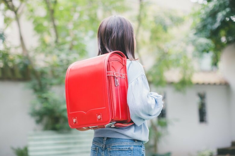 女性は幼少期からADHDの特性が目立ちにくい傾向にある（画像：イメージ）