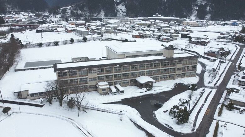 旧日野中学校・廃校が映像アートの聖地に