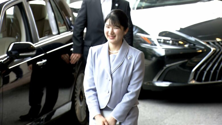 ホテルでは集まった人に手を振る場面も　9月12日