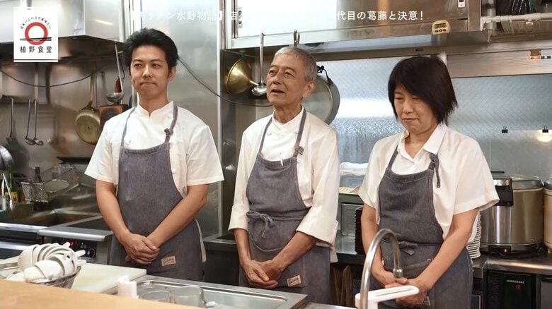 文子さん（右）は「キッチン水野」の将来を「2人の努力次第」と笑う