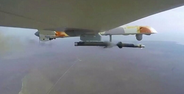 オリオンE型ドローンから発射されるミサイル