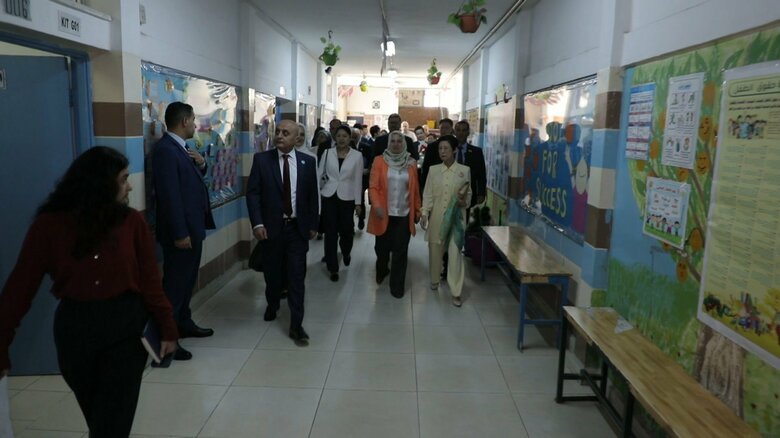 久子さまと承子さまが避難キャンプを視察。なごやかな雰囲気となった。