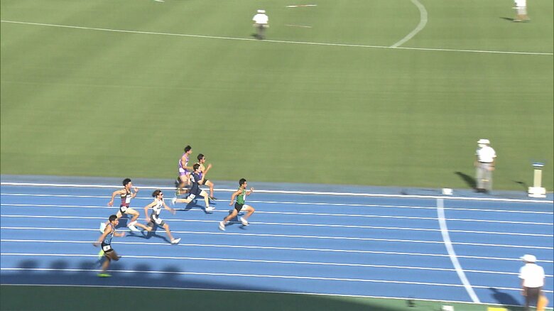 　　　男子100m決勝　50m地点で先頭に出た佐々木選手