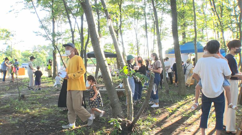 にぎわう「SLOW PADDOK」