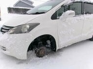 「”カタカタ”と異音がした」乗用車の左前輪からタイヤが脱落＿30代女性運転手は気付かず約100メートル走行…接触事故やケガ人なし＿11月ごろ業者が冬タイヤに交換＜北海道北広島市＞