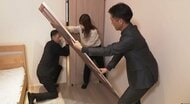 本棚の転倒を防ぐ「突っ張り棒」の位置は手前、それとも奥側が正解？命を守る家具の配置と食器棚を自動ロックする優れもの